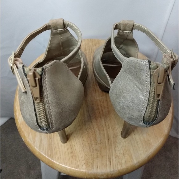 Charming Charlie tan platform peep toe heels - Picture 10 of 10